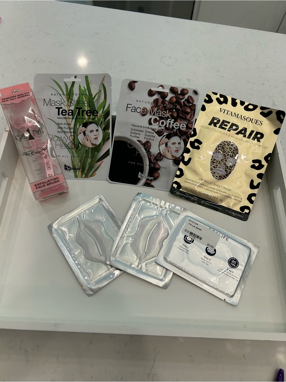 Spa pampering set- 3 face masks, 3 lip masks and a facial cleansing brush-B